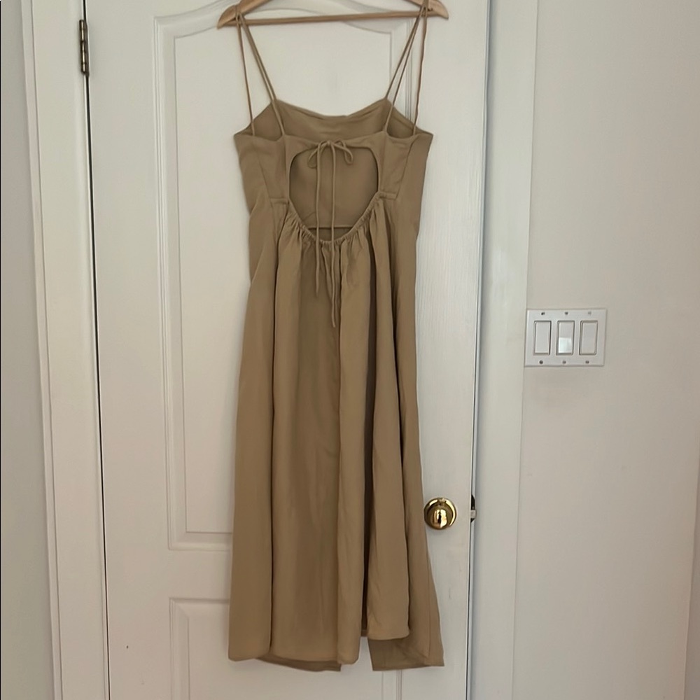 Linen blend open back dress: Perfect summer neutral - Picture 3 of 3